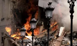 Paris'te sular durulmuyor! 25 yaralı