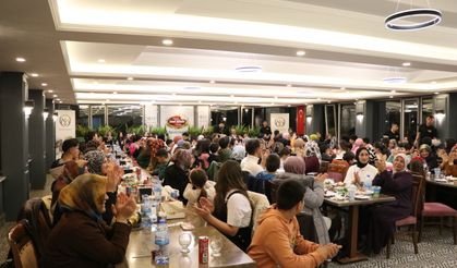 Niğde'de yetimler için iftar verildi