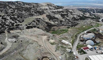Burdur’da üstü tam kapatılamayan eski çöplük çevre kirliliğine neden oluyor