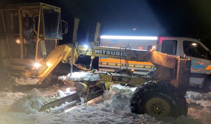 Bayburt'ta kar nedeniyle dağ yolunda mahsur kalan 4 turist kurtarıldı