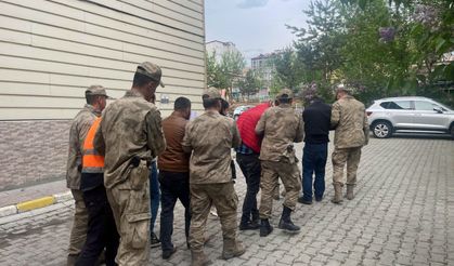 Kars'ta temin ettikleri uyuşturucuyu Ardahan'da satmaya çalışan 4 zanlı tutuklandı