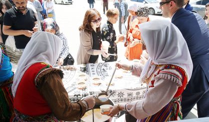 Kastamonu'da Türk Mutfağı Haftası etkinliğinde coğrafi işaretli kara çorba ikram edildi
