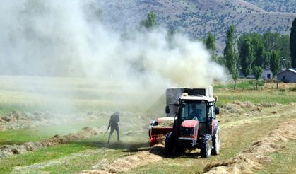 Muş'ta çiftçiler hayvanlarının kışlık yem ihtiyacını karşılamak için mesai yapıyor