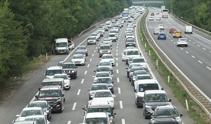 Bayram arifesinde trafik yoğunluğu