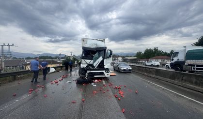 Sakarya'da zincirleme trafik kazasında 3 kişi yaralandı