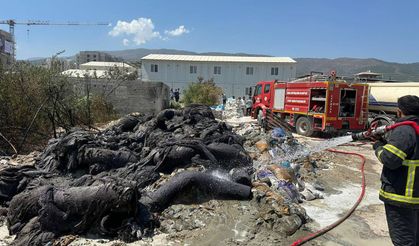 Hatay'da şantiyedeki inşaat malzemelerinde çıkan yangın söndürüldü