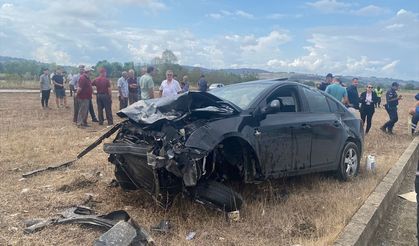 Sakarya'da iki otomobilin çarpıştığı kazada 1 kişi öldü, 1 kişi yaralandı