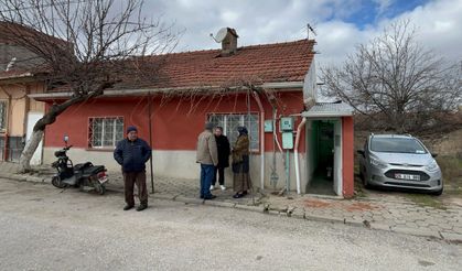 Yatak odasında yanan kömür kovasıyla yatan muhtar hayatını kaybetti
