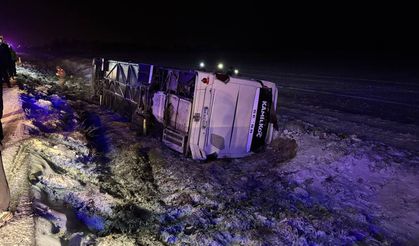 Aksaray'da otobüsün devrilmesi sonucu 20 kişi yaralandı