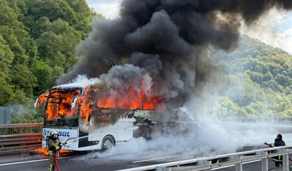 Anadolu Otoyolu'nun Düzce kesiminde seyir halindeki otobüste çıkan yangın söndürüldü