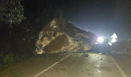 Kastamonu-Şenpazar kara yolunda heyelan meydana geldi