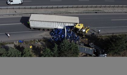 Bilecik'te 2 tırın karıştığı trafik kazasında sürücüler yaralandı