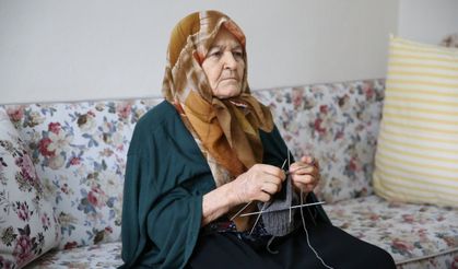 110 yaşındaki Hayriye nineye Anneler Günü hediyesi