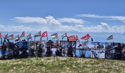 Akademisyenler ve öğrenciler, Gazze'ye destek için 2 bin 200 rakımlı tepeye tırmandı