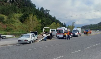 Bolu'da iki otomobilin çarpıştığı kazada 4 kişi yaralandı