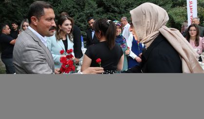 Hatay Valisi Masatlı, depremzede annelerle bir araya geldi