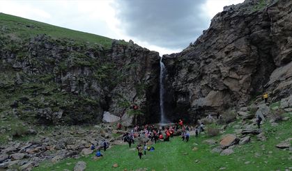 Kars'ta doğaseverler 14 kilometre yürüyüş yaparak Kağızman'ın güzelliklerini keşfetti