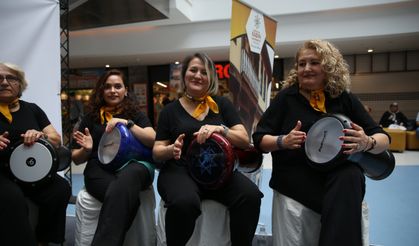 Kastamonu'da kadınlardan oluşan ritim grubu darbukalarla Anneler Günü'ne özel gösteri sundu