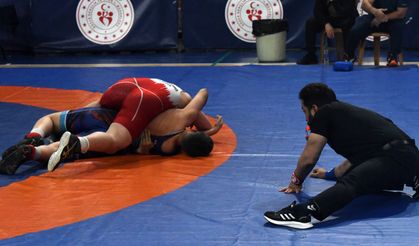 Okul Sporları Küçük Erkekler Türkiye Güreş Şampiyonası Düzce'de sona erdi