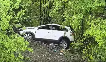 Ormana uçan cipin sürücüsü öldü, 2'si çocuk 3 kişi yaralandı