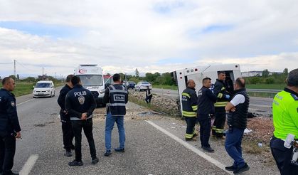 Konya'da otobüs devrildi 13 yaralı