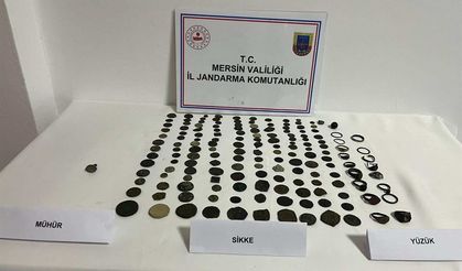 Mersin'de 70 sikke ele geçirildi