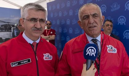 KKTC Milli Eğitim Bakanı Çavuşoğlu, TEKNOFEST KKTC'deki stantları gezdi