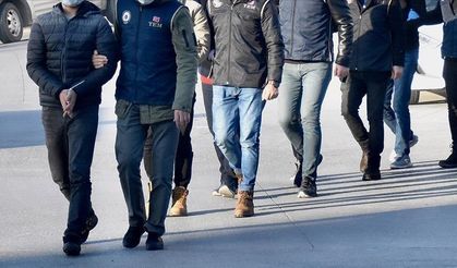 İzmir'de düzenlenen FETÖ operasyonunda 14 polis yakalandı