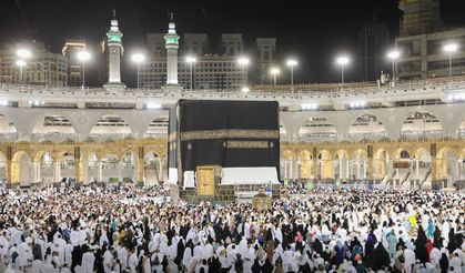 Kabe'nin örtüsü değiştirildi