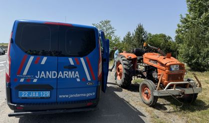 Edirne'de otomobille traktörün çarpıştığı kazada 3 kişi öldü