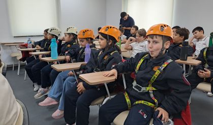 Sakarya’da öğrencilere simülasyonlu afet eğitimi verildi