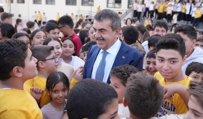 Bakan Tekin’den Gaziantep’te sürpriz okul ziyareti