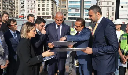 Bakan Ersoy Sirkeci Garı’ndaki çalışmaları inceledi