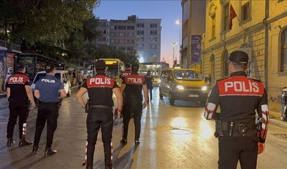 İstanbul'da yapılan polis uygulamasında 949 kişi gözaltına alındı