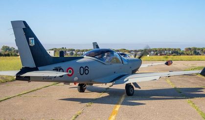 İtalya'da askeri eğitim uçağı düştü