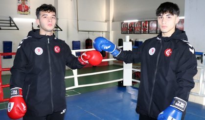Lise öğrencisi milli boksörler Avrupa şampiyonluğu için yumruk sallıyor