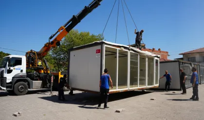 Sındırgı'da depremzede esnafa konteyner desteği