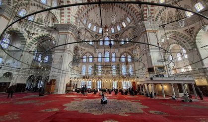 Fatih Camisi gül suyu ile temizlenip ramazana hazırlandı