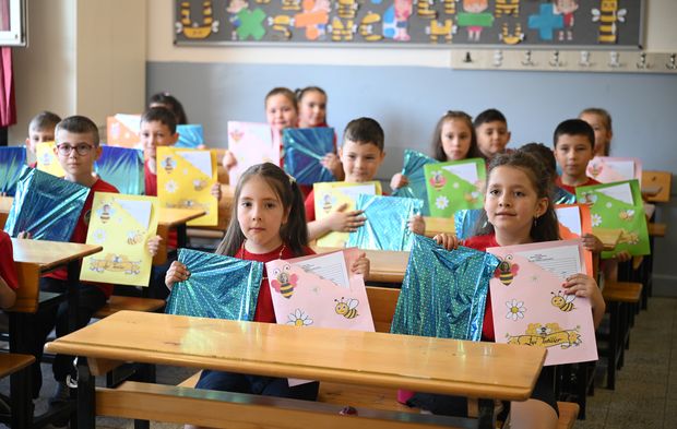 Okullarda karne coşkusu başladı