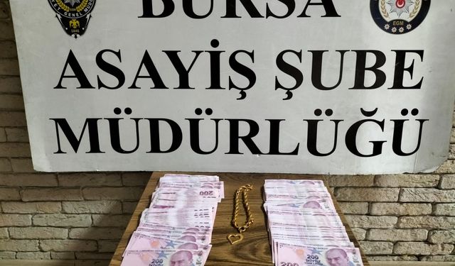 Bankta unutulan çantadaki parayla döviz ve altın kolye alan şüpheli yakalandı