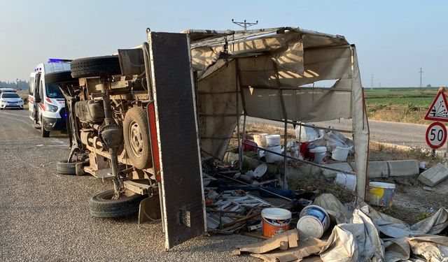 Hatay'da devrilen pikaptaki 21 tarım işçisi yaralandı