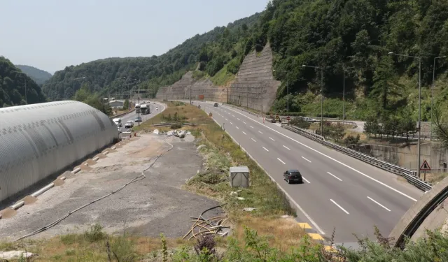 Anadolu Otoyolu ve D-100 kara yolunun Bolu geçişinde bayram trafiği önlemleri alındı