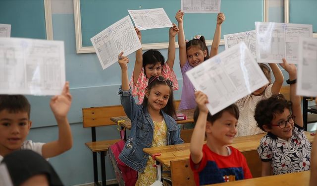 Yarın, 20 milyondan fazla öğrenci "karne heyecanı" yaşayacak