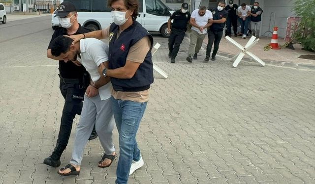 Mersin'de DEAŞ'a yönelik "Gürz-1" operasyonunda yakalanan 9 zanlıdan 4'ü tutuklandı