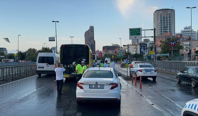 Şişli’de İETT otobüsüyle otomobilin çarpıştığı kazada 3 kişi yaralandı