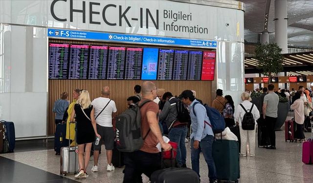 İstanbul Havalimanı'nda yaz tatili dönüşü nedeniyle yoğunluk yaşanıyor