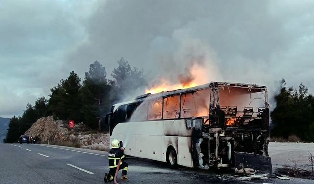 Muğla'da seyir halindeki otobüste çıkan yangın söndürüldü