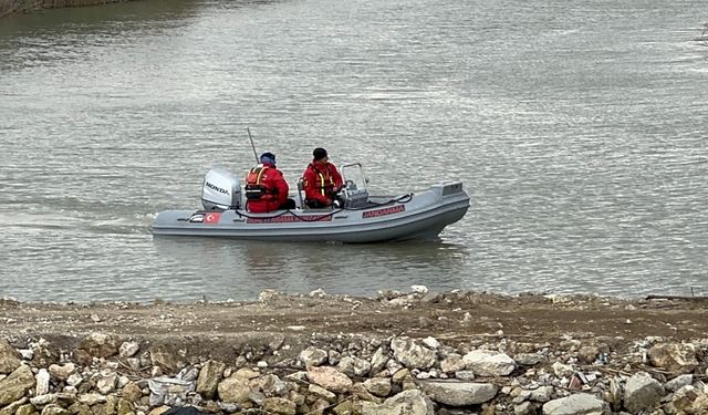 Adana'da üç gün önce kaybolan çocuğu arama çalışmaları sürüyor