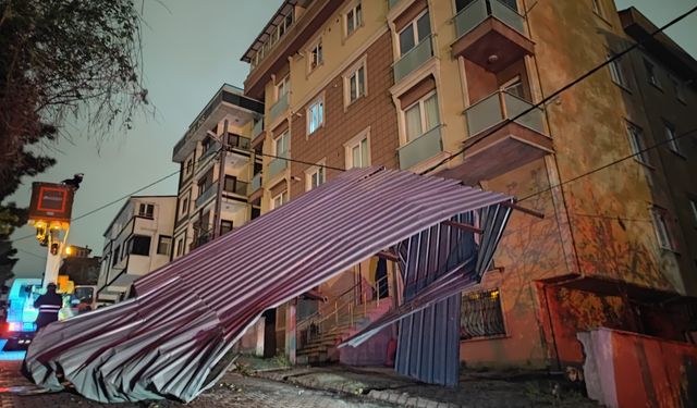 İstanbul'da sağanak ve fırtına etkili oluyor