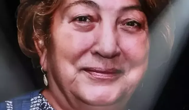 Vefat eden annesi için söyledi... Tarkan’ın gözyaşları!